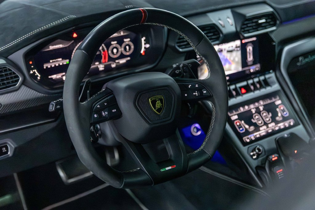 Used 2023 Lamborghini Urus Performante AWD/4WD image 32