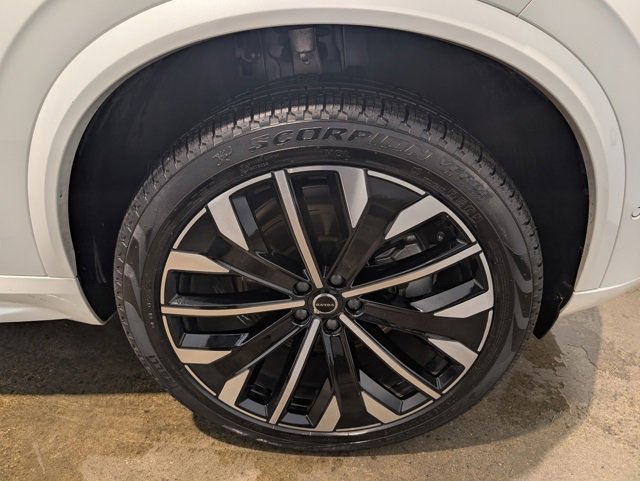 Used 2025 Volvo XC90 B6 Plus image 7