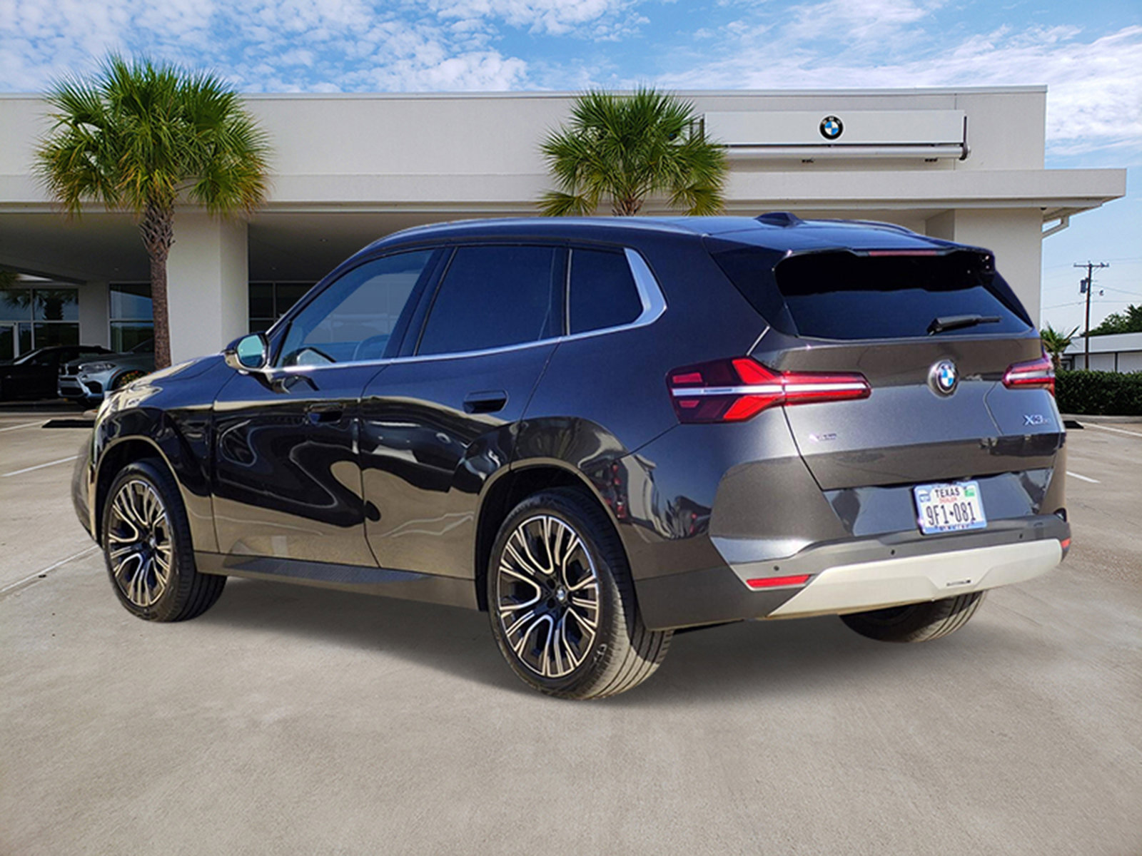 Certified 2025 BMW X3 xDrive30i w/ Premium Package AWD/4WD image 4