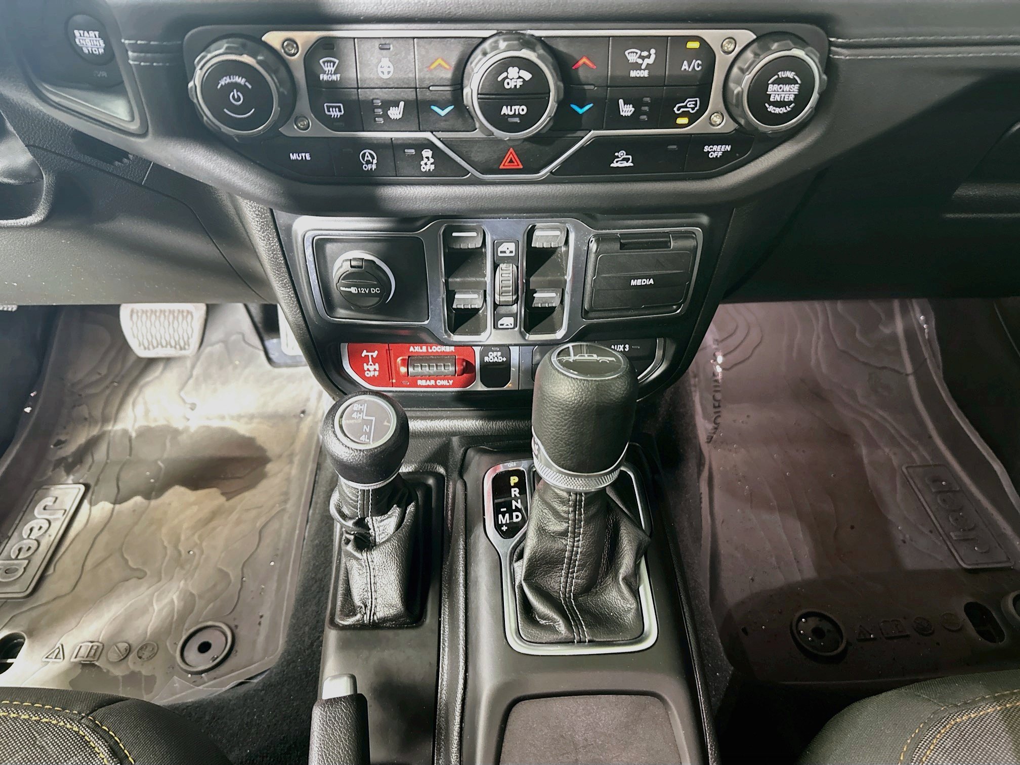 Used 2024 Jeep Gladiator Mojave w/ Convenience Group AWD/4WD image 23