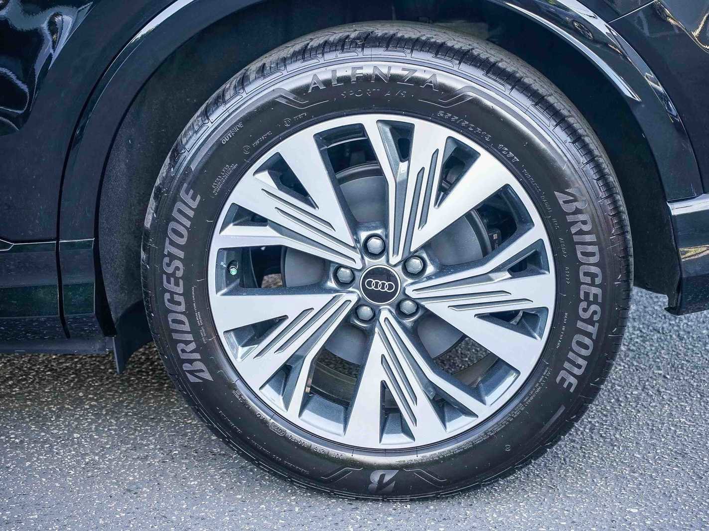 Used 2025 Audi Q4 e-tron Premium w/ Convenience Package image 10