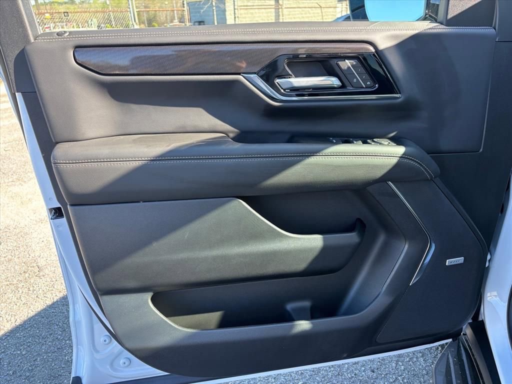 New 2026 GMC Yukon Elevation w/ Elevation Premium Package AWD/4WD image 9