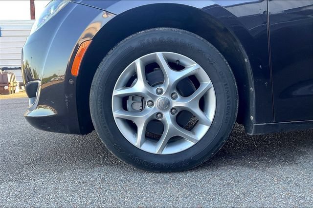 Used 2019 Chrysler Pacifica Touring Plus w/ Advanced Safetytec Group FWD image 4