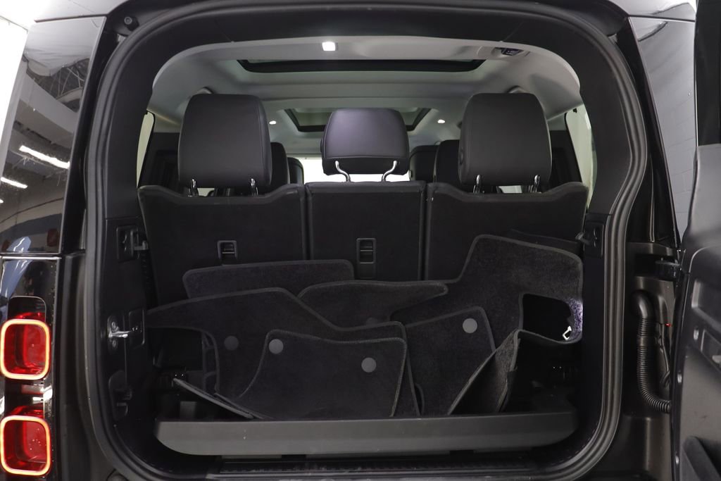 Used 2025 Land Rover Defender 130 S image 19