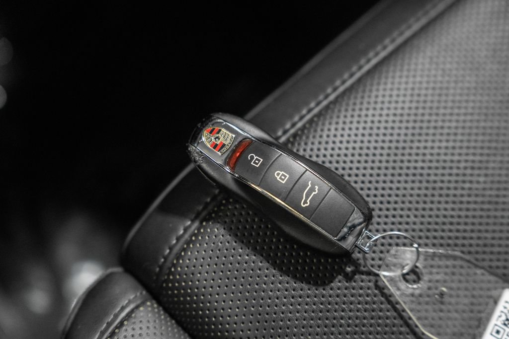 Used 2022 Porsche Macan AWD/4WD image 44
