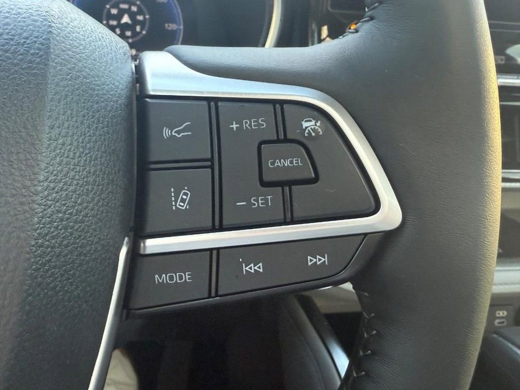 Certified 2025 Toyota Highlander Platinum image 23