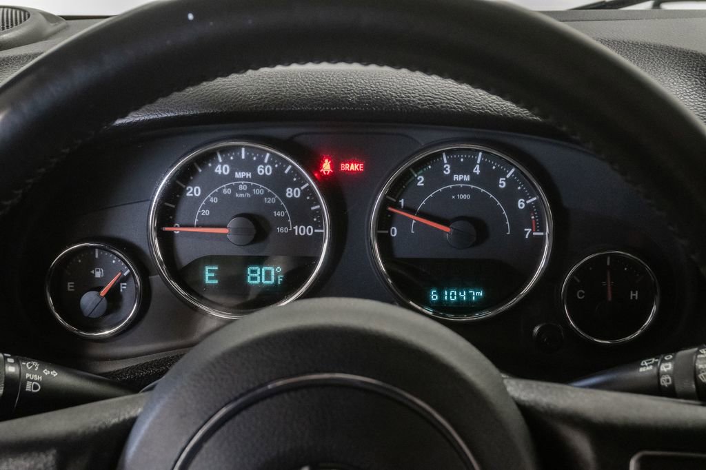 Used 2018 Jeep Wrangler Unlimited Sahara w/ Connectivity Group image 14