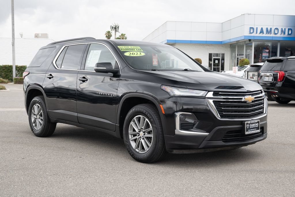 Used 2023 Chevrolet Traverse LT FWD image 1