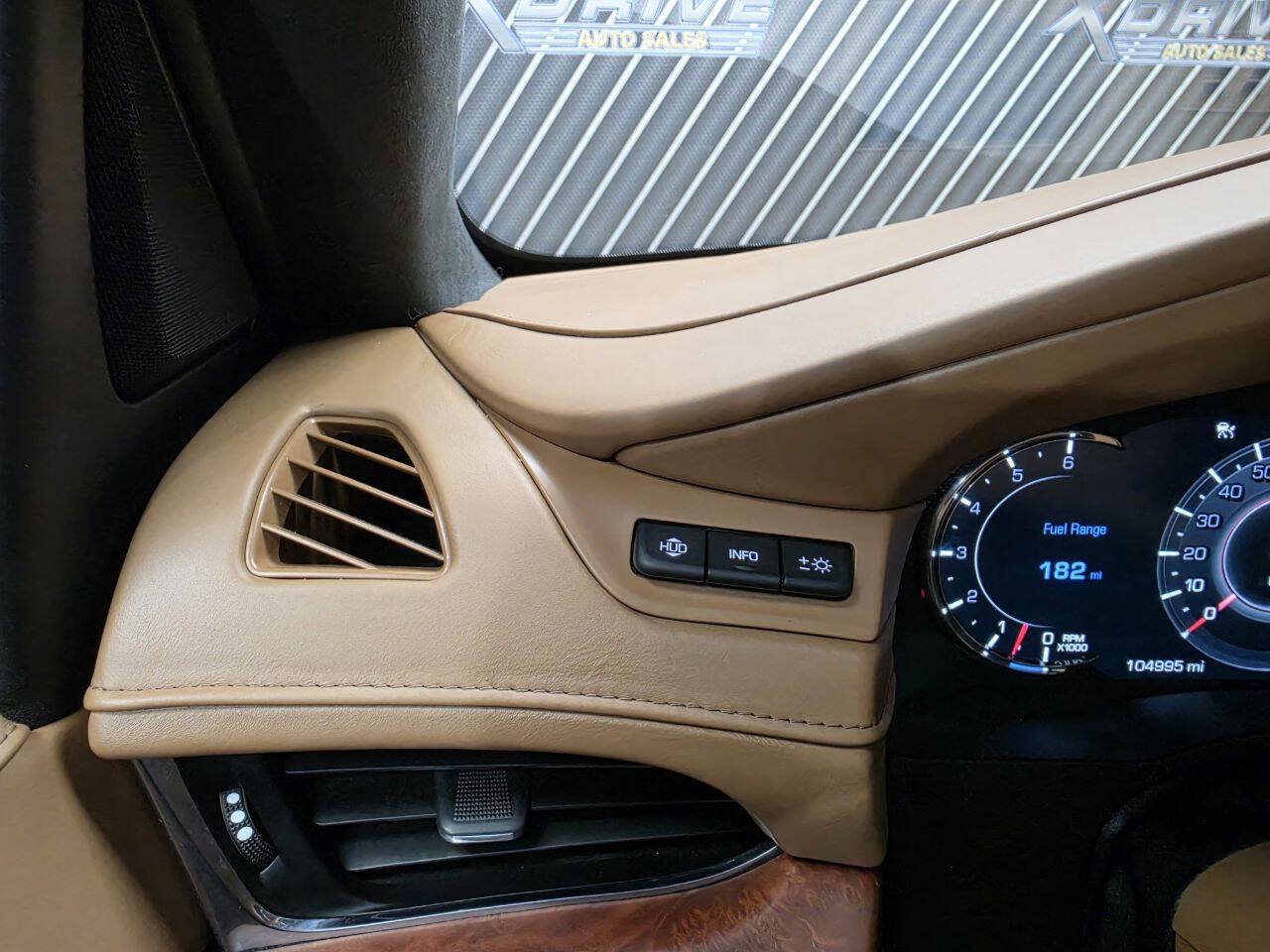 Used 2017 Cadillac Escalade Platinum RWD image 21