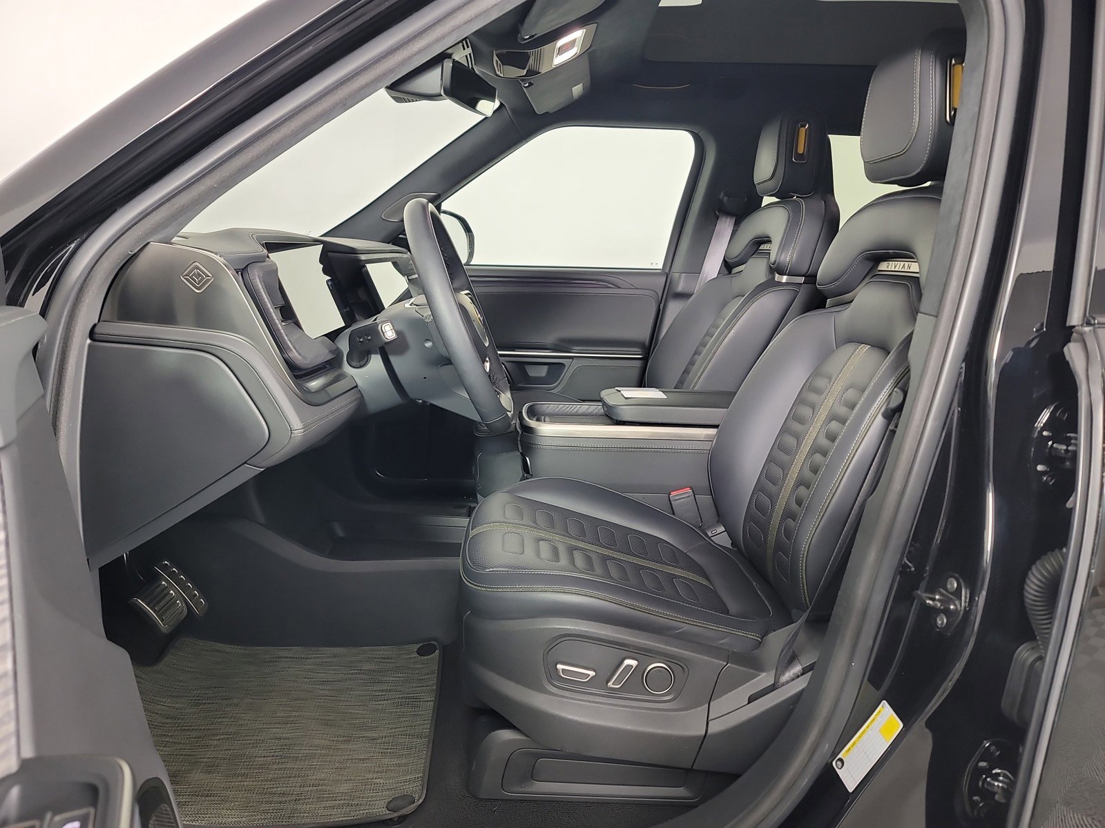 Used 2024 Rivian R1S Adventure image 20