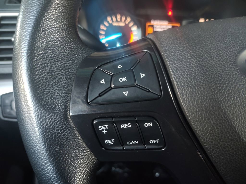 Used 2017 Ford Explorer XLT image 9