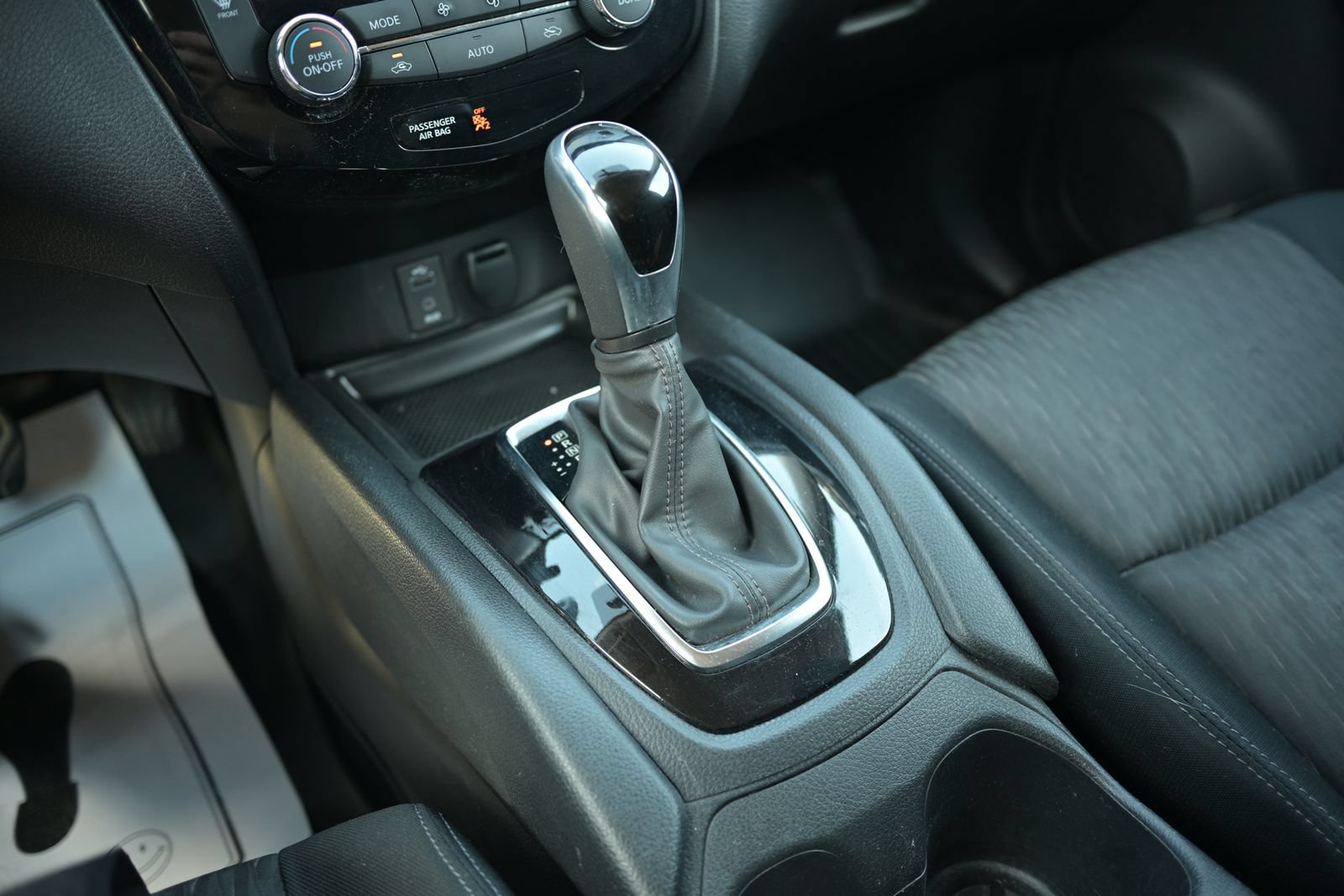 Used 2017 Nissan Rogue SV AWD/4WD image 31