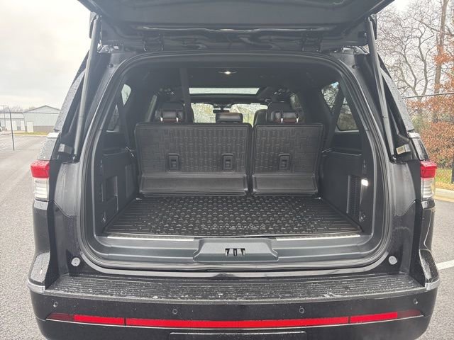 Certified 2024 Lincoln Navigator L Reserve image 11