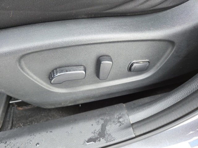 Used 2017 Nissan Rogue SV image 39