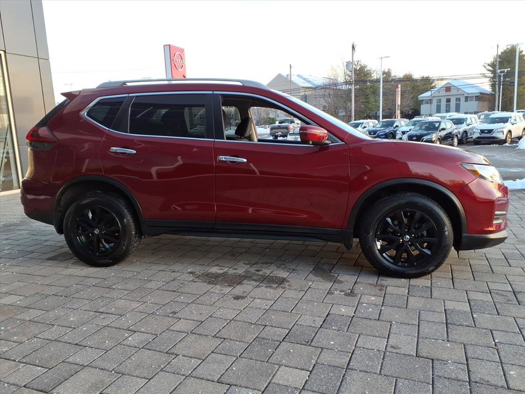 Used 2018 Nissan Rogue SV w/ Premium Package image 7