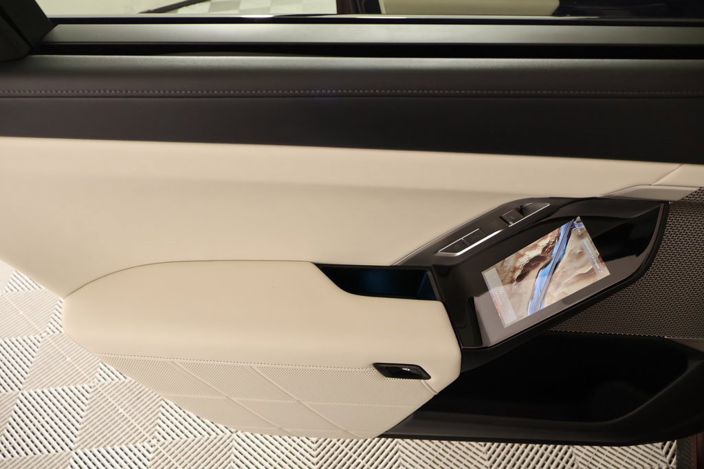 Used 2024 BMW 760i xDrive image 19