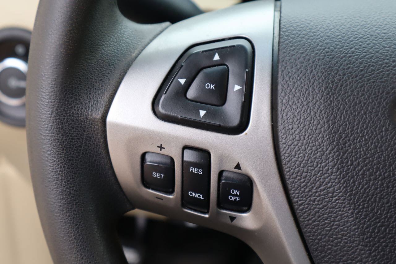 Used 2018 Ford Taurus SE FWD image 11