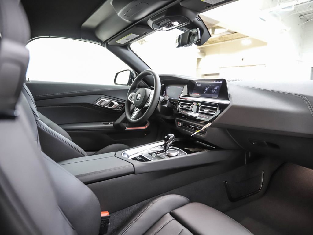 Used 2025 BMW Z4 sDrive30i w/ Premium Package image 18