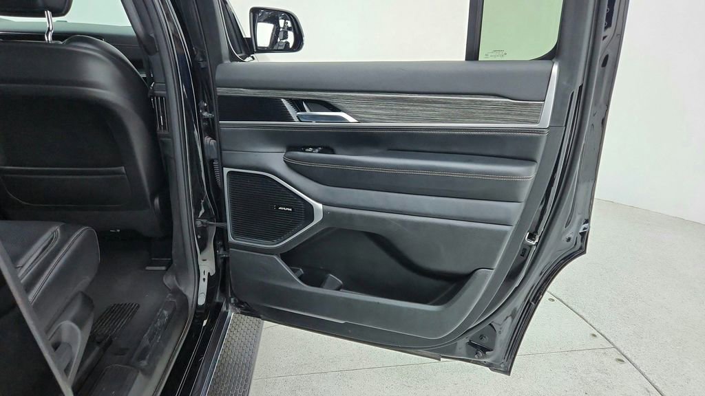 Used 2022 Jeep Wagoneer Series II AWD/4WD image 42