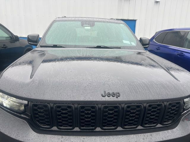 Used 2022 Jeep Grand Cherokee L Laredo image 5
