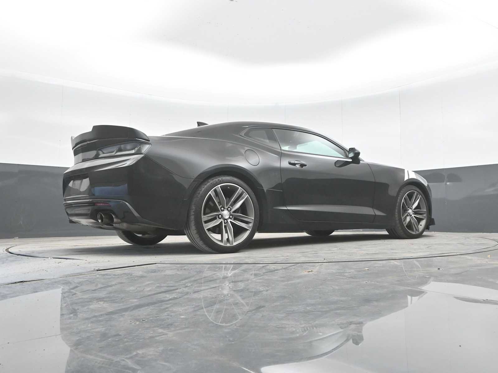 Used 2018 Chevrolet Camaro SS RWD image 34