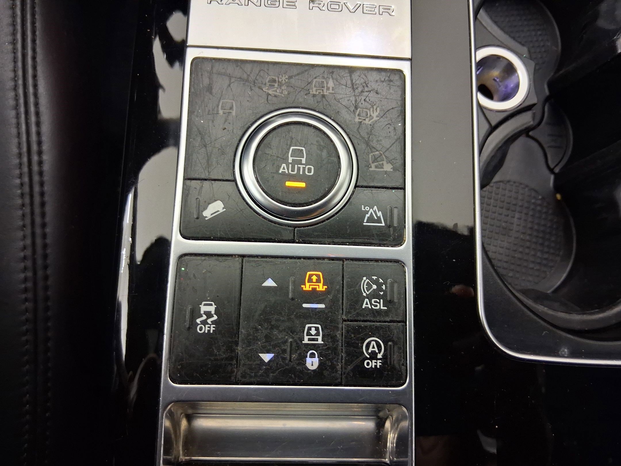 Used 2015 Land Rover Range Rover Supercharged image 31