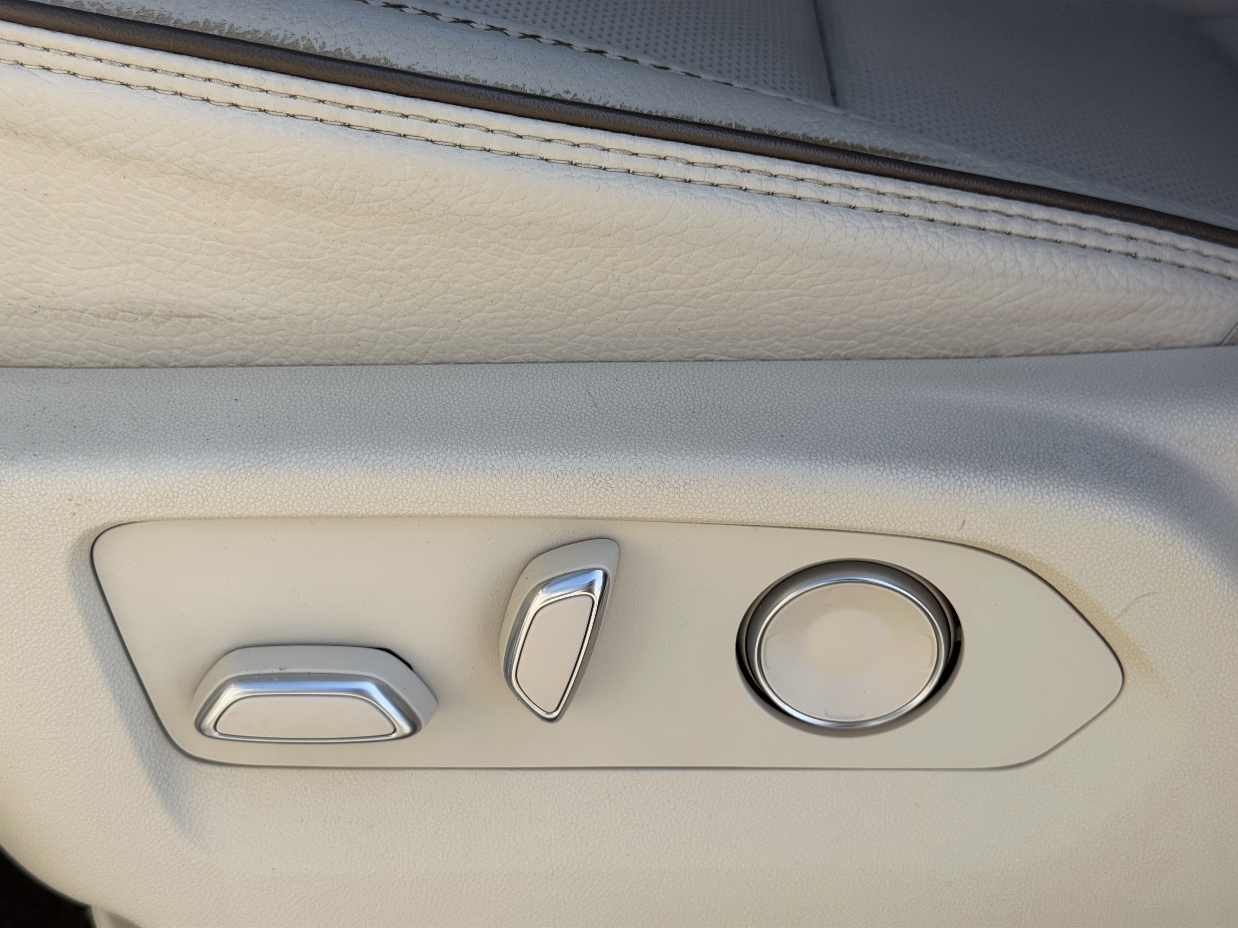 Used 2021 GMC Yukon Denali w/ Denali Premium Package image 22