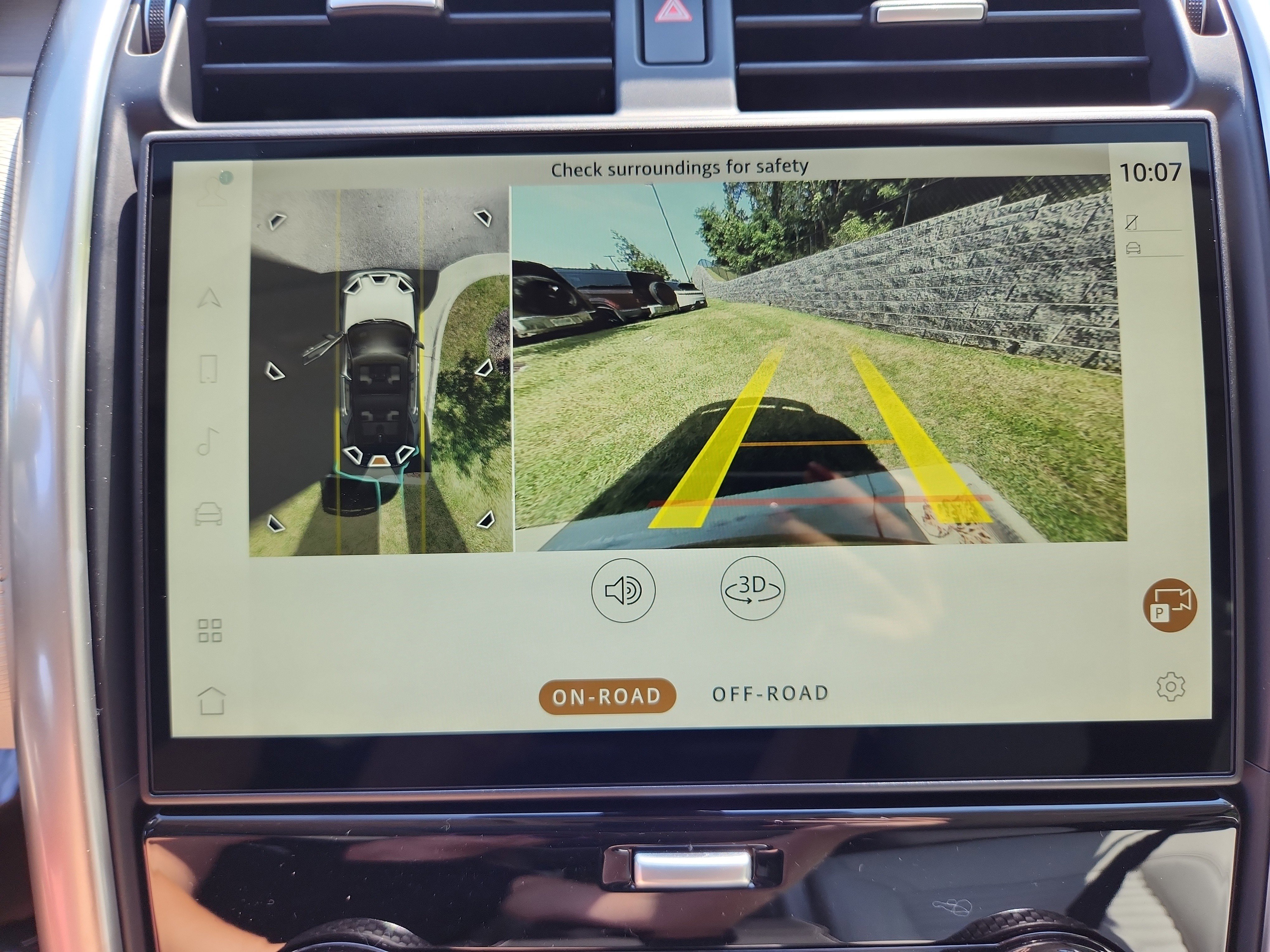 New 2025 Land Rover Discovery Dynamic SE image 22