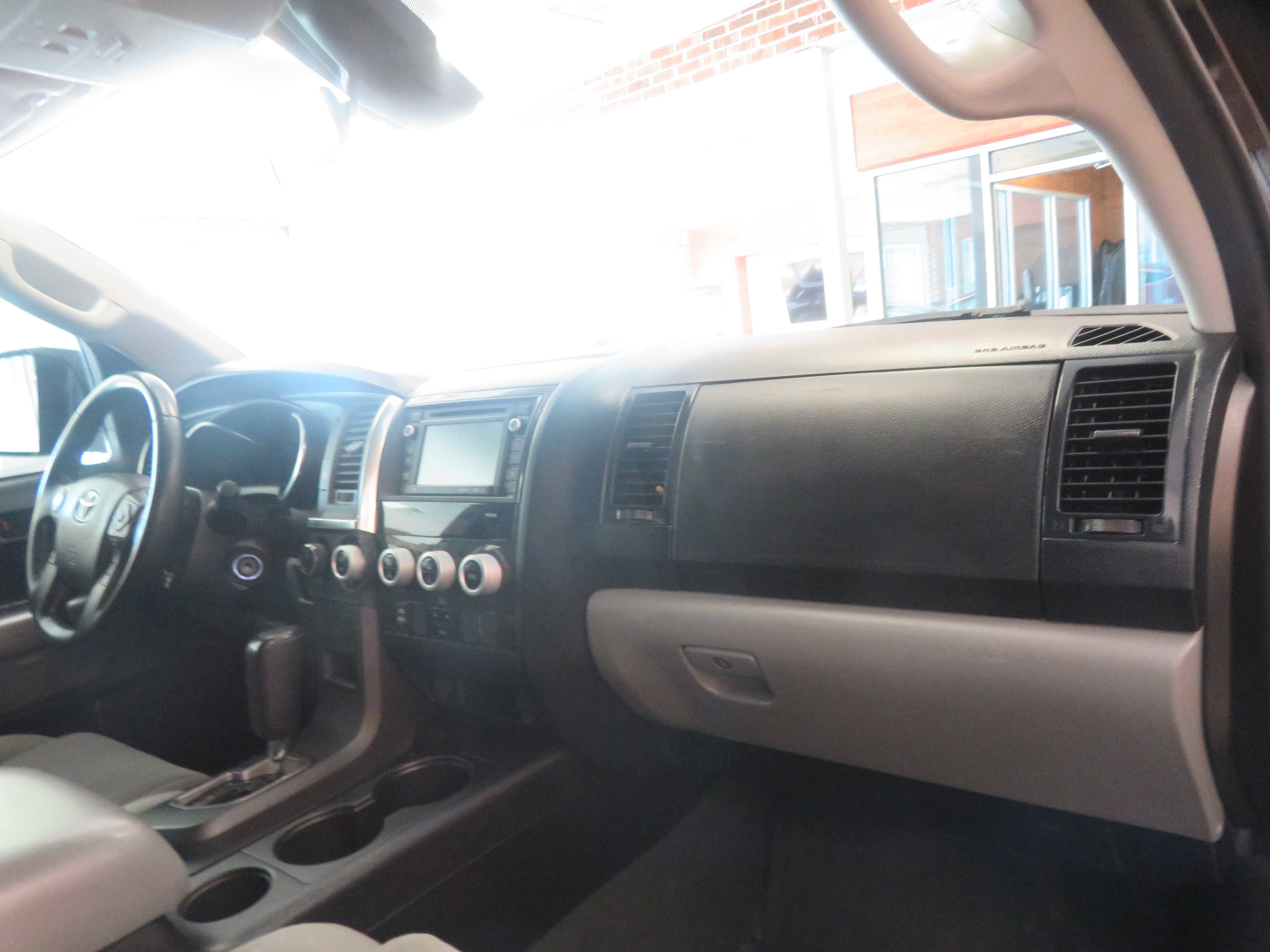 Used 2019 Toyota Sequoia SR5 AWD/4WD image 30