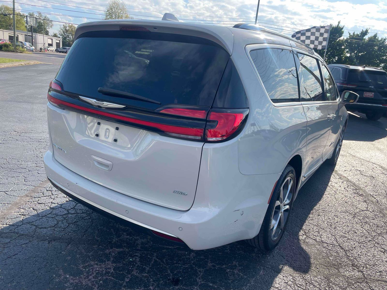Used 2021 Chrysler Pacifica Pinnacle AWD/4WD image 8