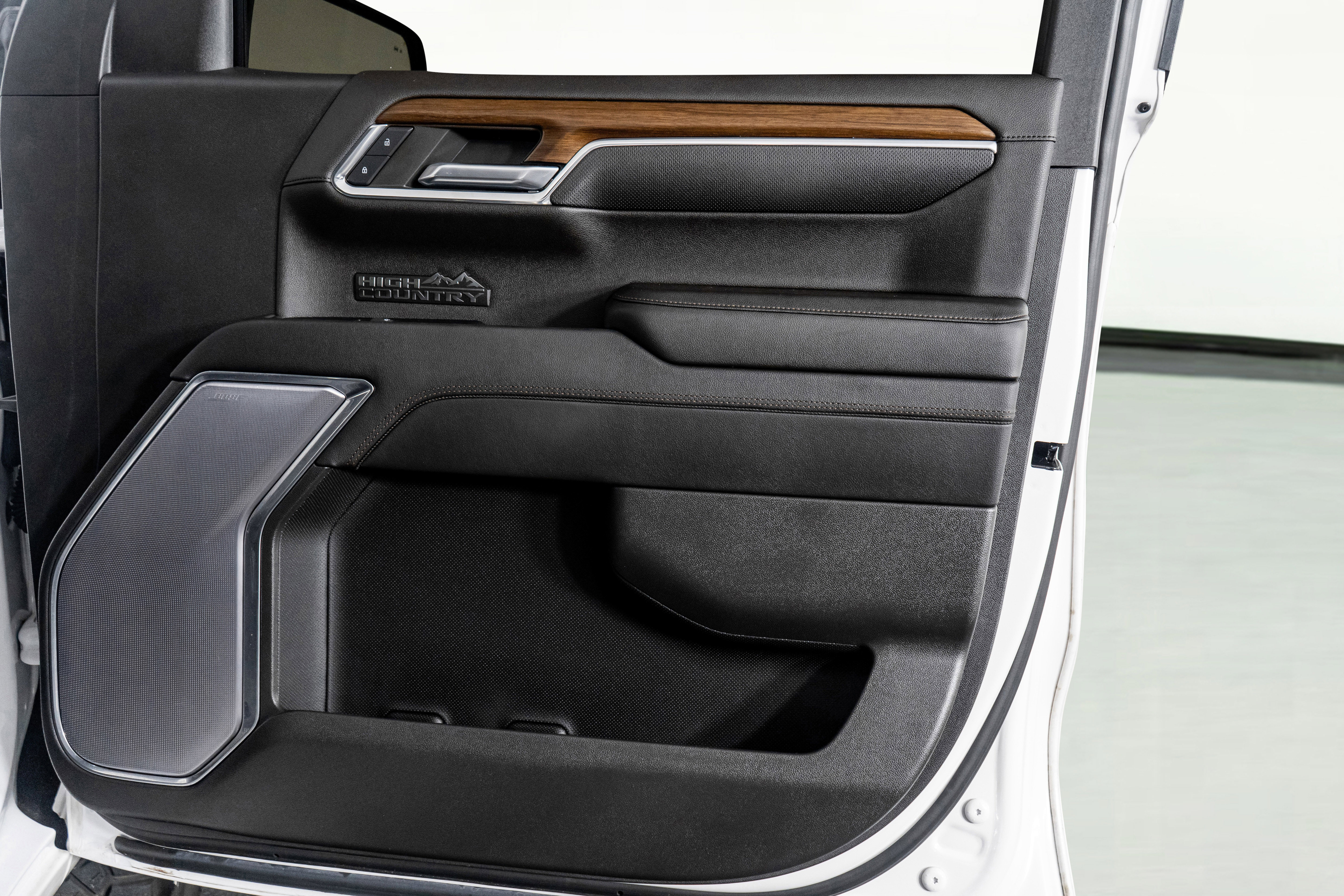 Used 2023 Chevrolet Silverado 1500 High Country w/ Technology Package image 46