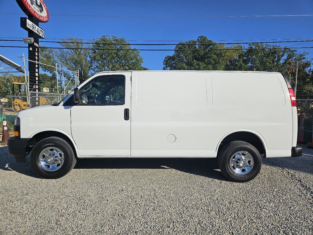 Used 2022 Chevrolet Express 2500 w/ Driver Convenience Package RWD image 2