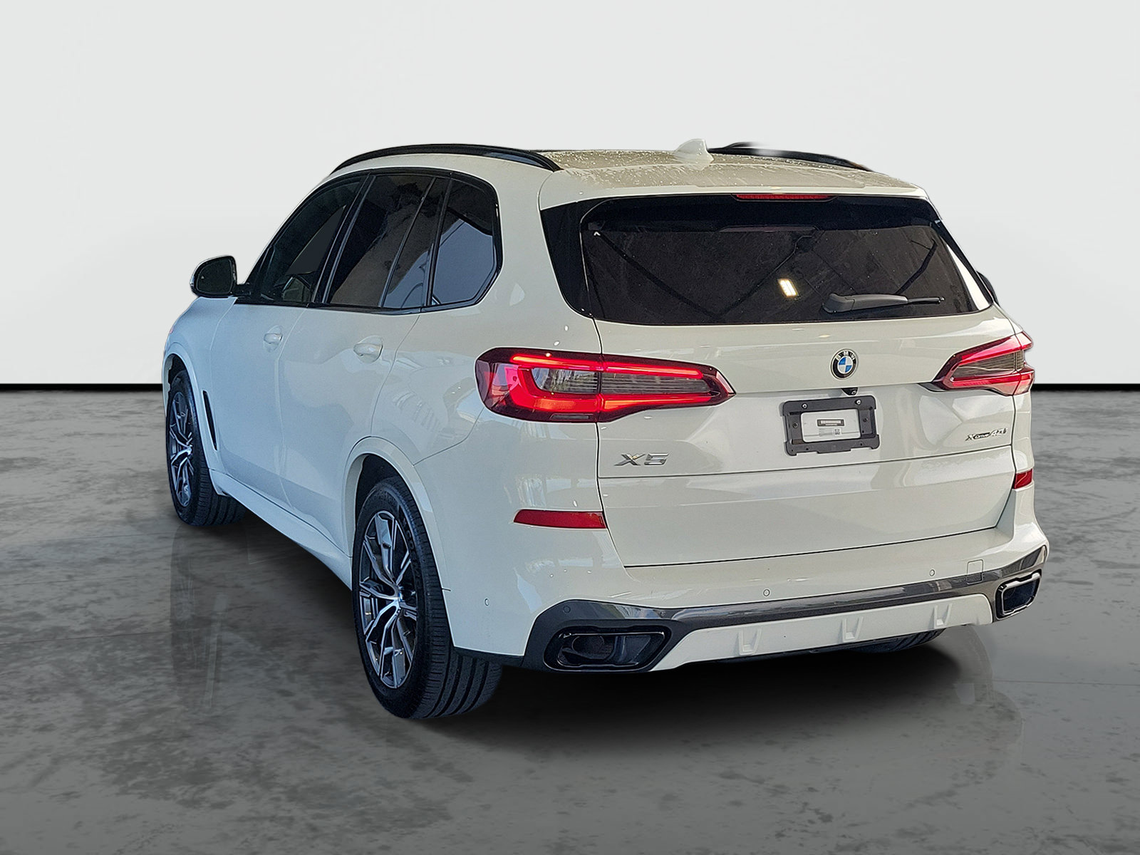 Used 2022 BMW X5 xDrive40i w/ M Sport Package AWD/4WD image 3