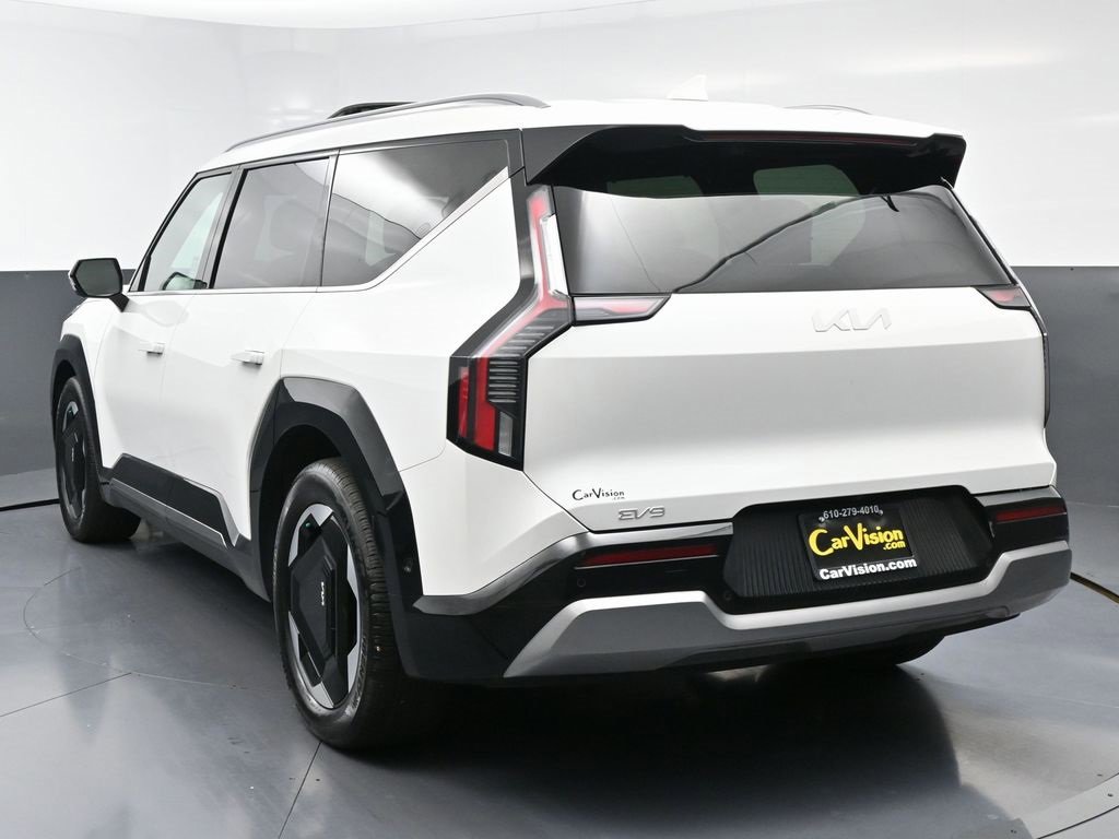 Used 2024 Kia EV9 Land image 7