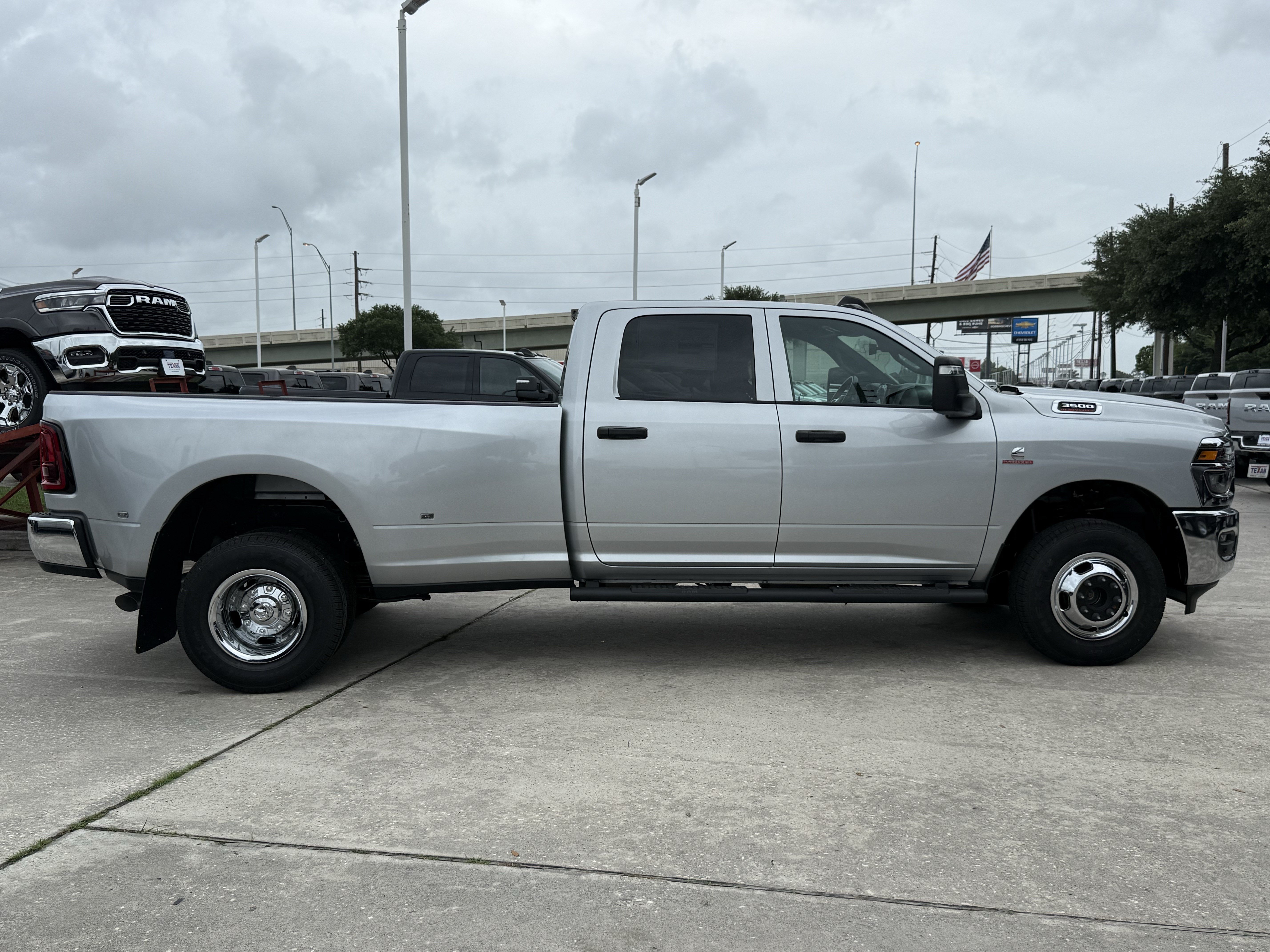 New 2026 RAM 3500 Tradesman AWD/4WD video 3