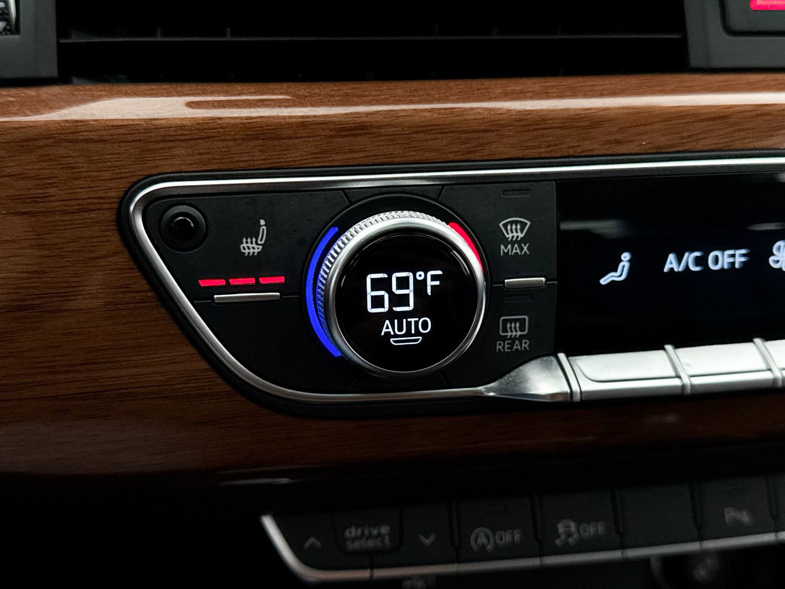 Used 2023 Audi A4 2.0T Premium w/ Convenience Package image 25