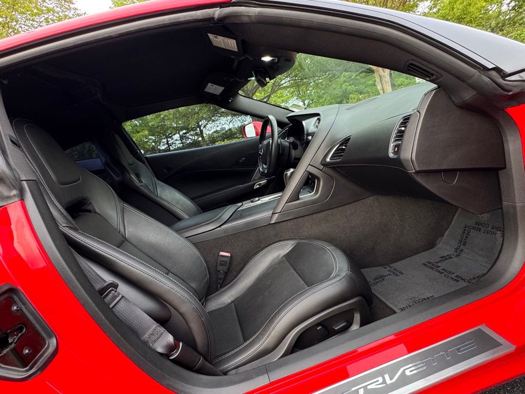 Used 2019 Chevrolet Corvette Stingray Coupe w/ 1LT RWD image 19