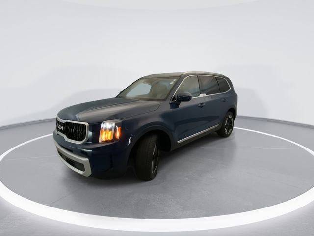 Used 2024 Kia Telluride EX w/ EX Captain's Chair Package FWD image 2