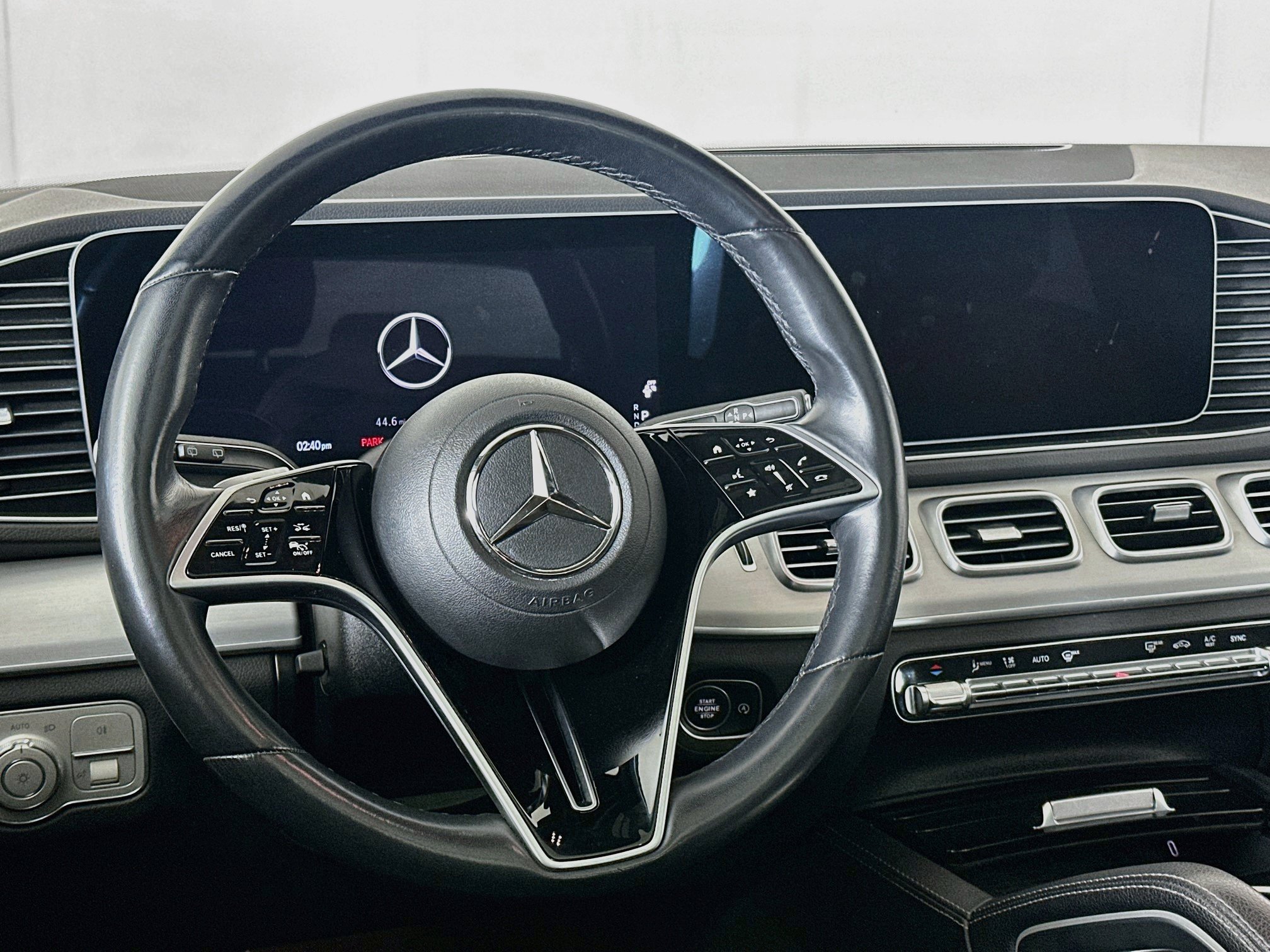 Used 2025 Mercedes-Benz GLE 350 4MATIC w/ Driver Assistance Package image 18