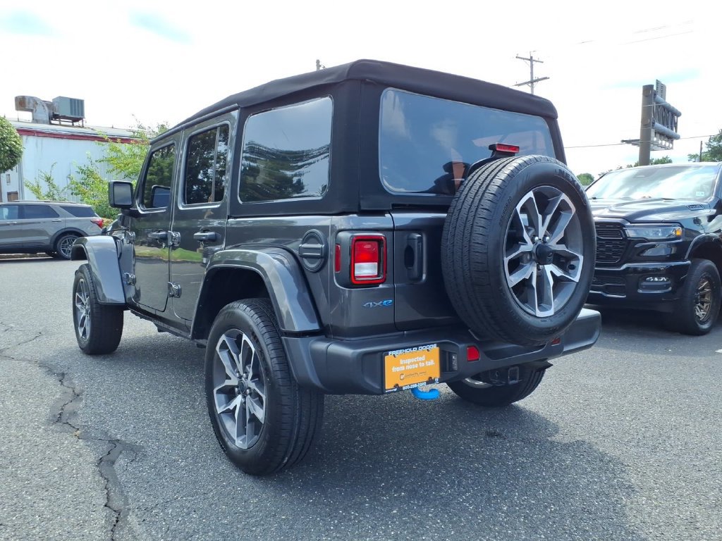 Used 2024 Jeep Wrangler Unlimited w/ Convenience Group AWD/4WD image 20