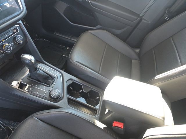 Used 2020 Volkswagen Tiguan SE R-Line image 29