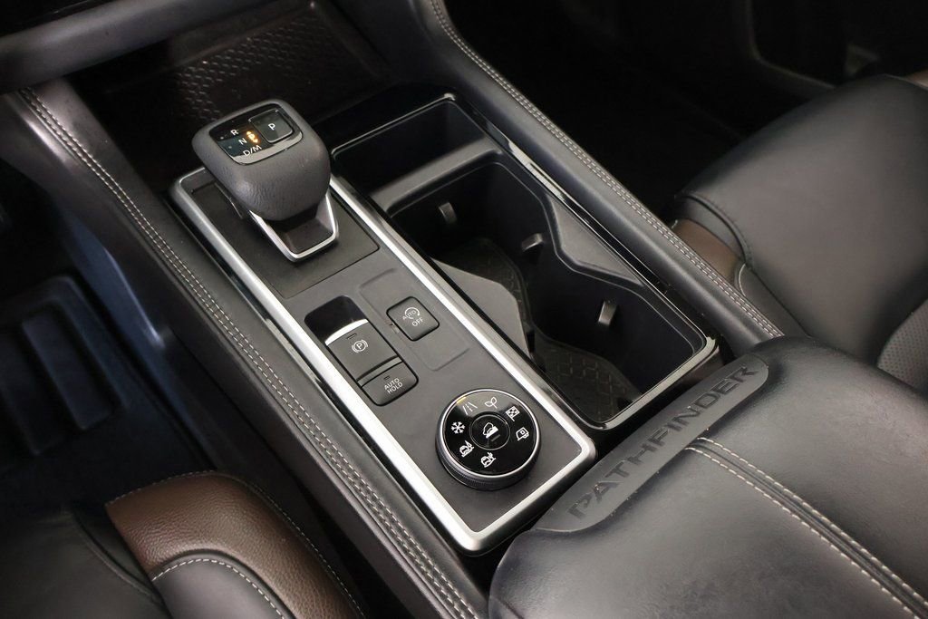 Used 2024 Nissan Pathfinder Platinum image 9