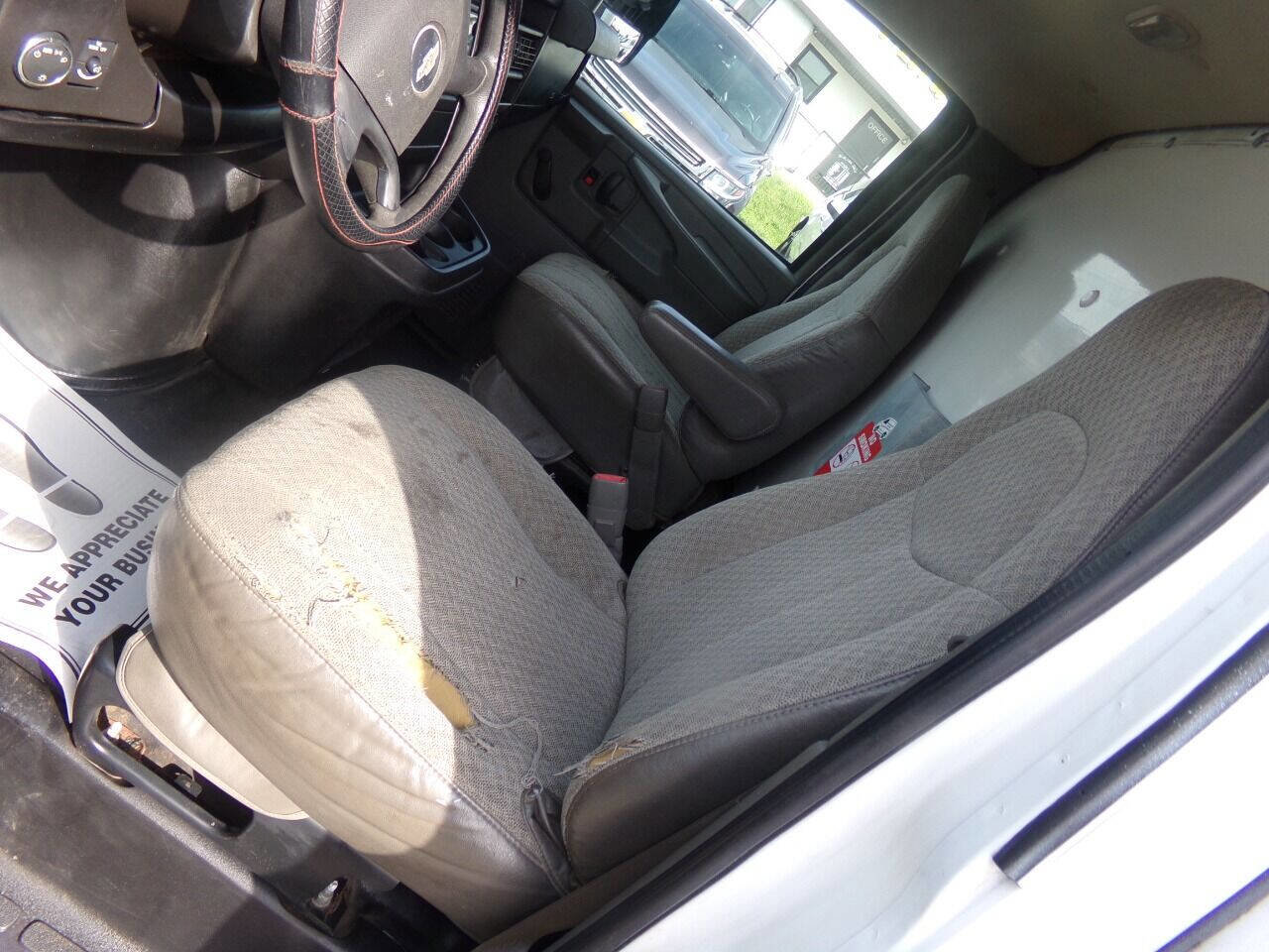 Used 2009 Chevrolet Express 3500 image 12