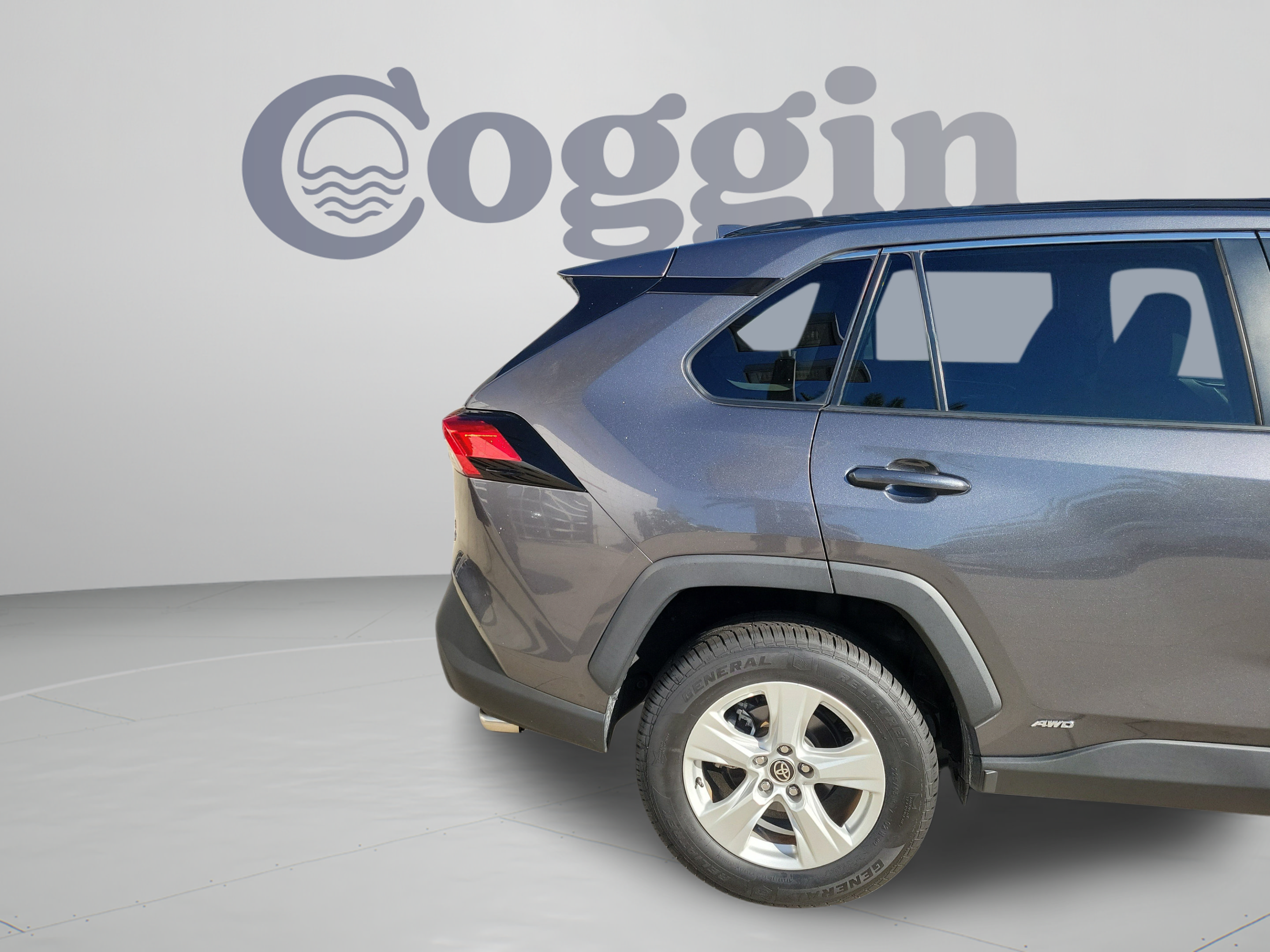 Used 2021 Toyota RAV4 XLE AWD/4WD image 31