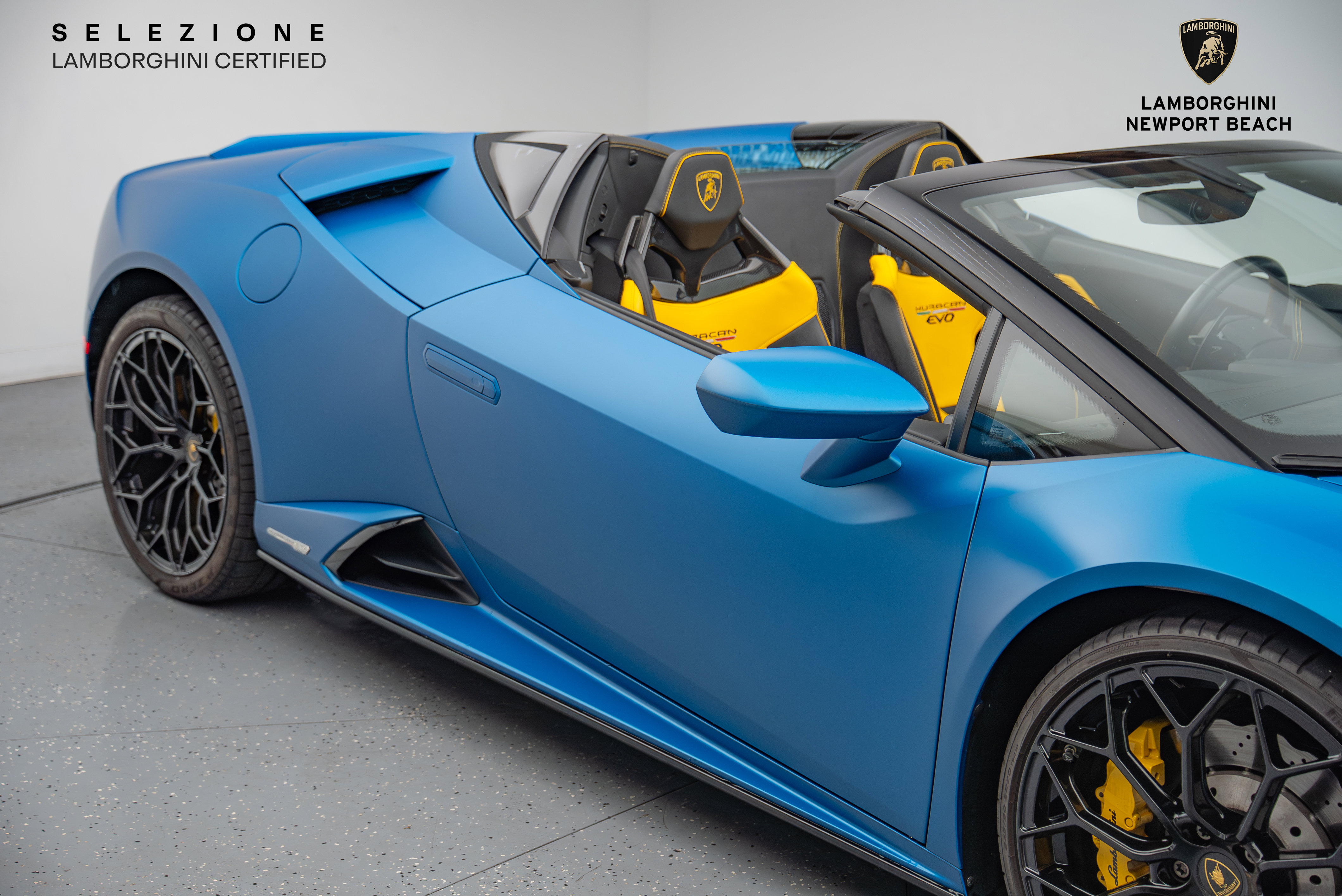 Used 2020 Lamborghini Huracan EVO image 3