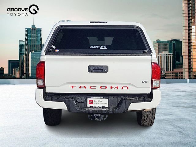 Used 2017 Toyota Tacoma TRD Sport image 5