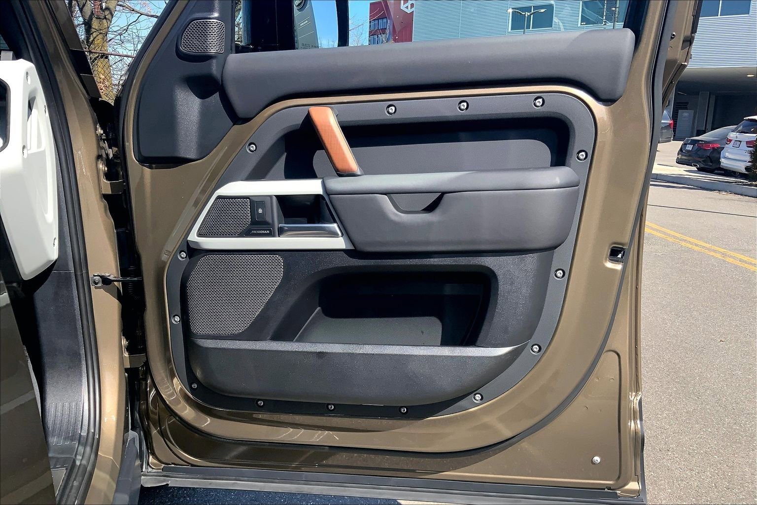 Used 2024 Land Rover Defender 110 X-Dynamic SE image 22