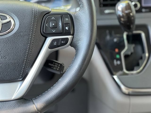 Used 2018 Toyota Sienna XLE w/ XLE Navigation Package AWD/4WD image 32