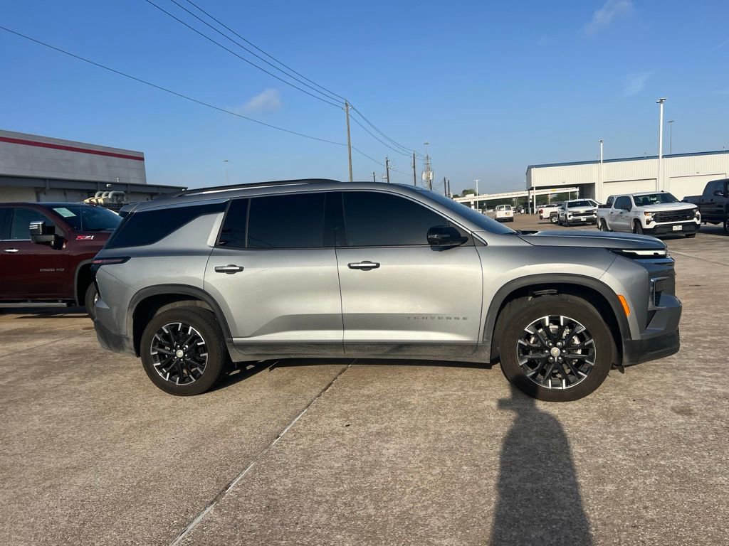 Used 2026 Chevrolet Traverse LT w/ Sun and Wheel Package FWD image 4