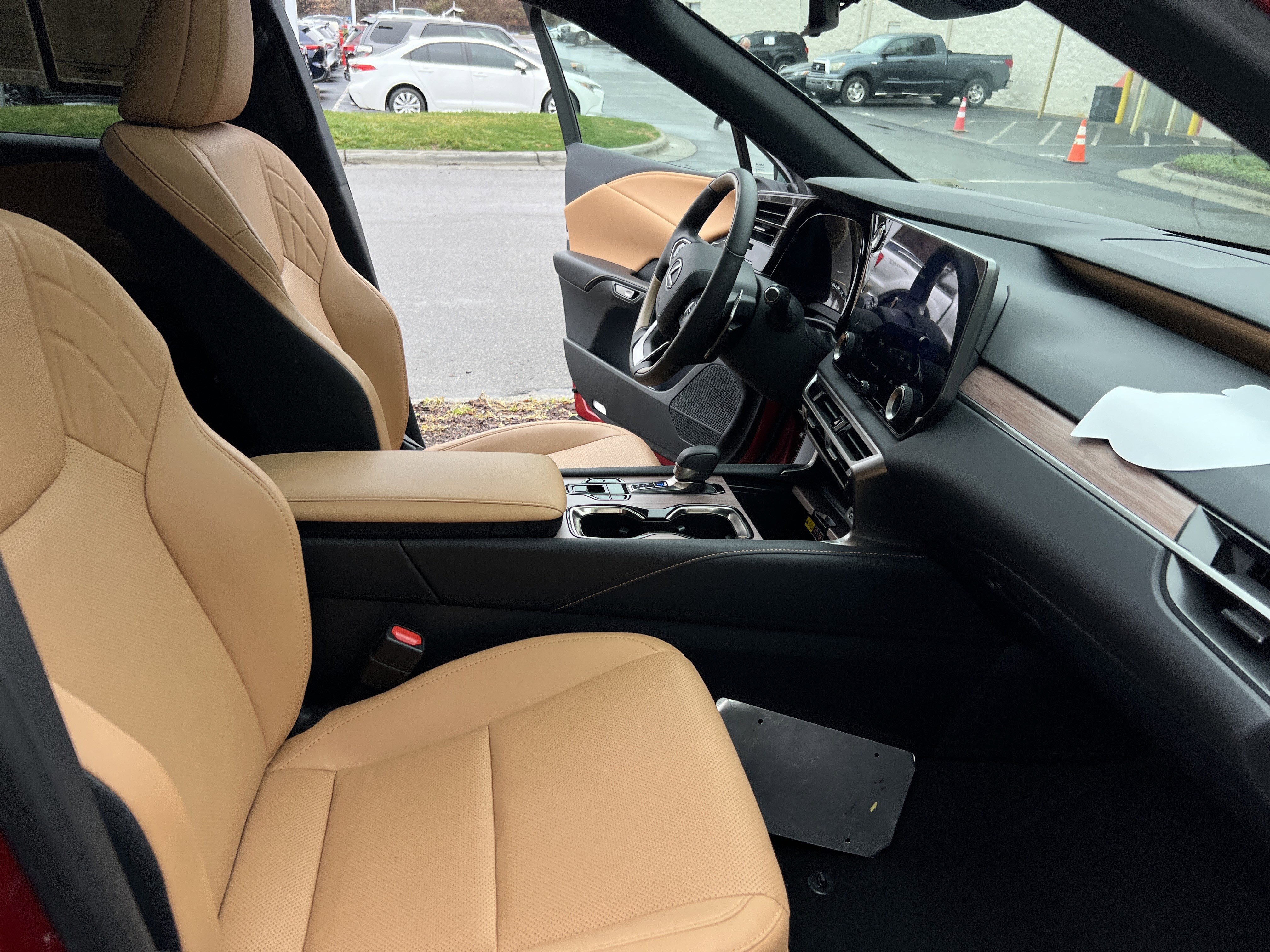 Used 2025 Lexus RX 350 Premium w/ Accessory Package (Z1) AWD/4WD image 35